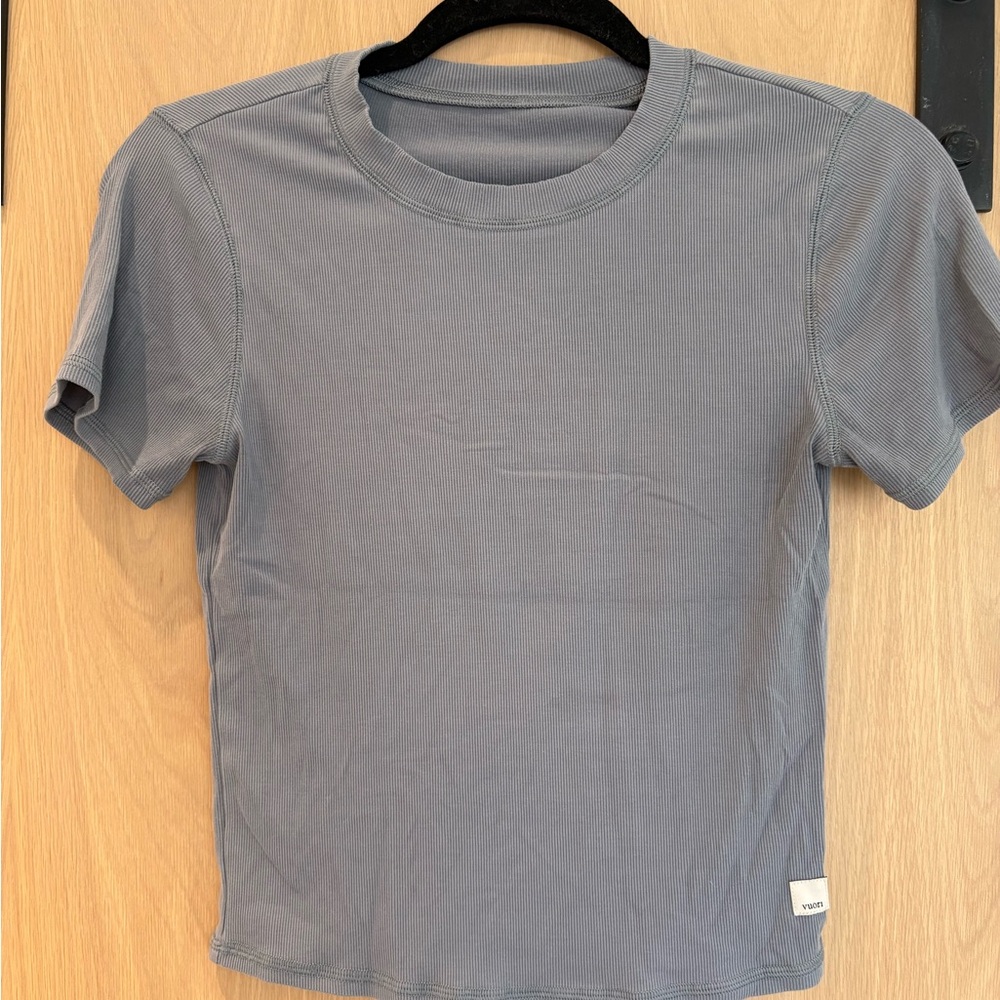 Vuori Pose Fitted Tee